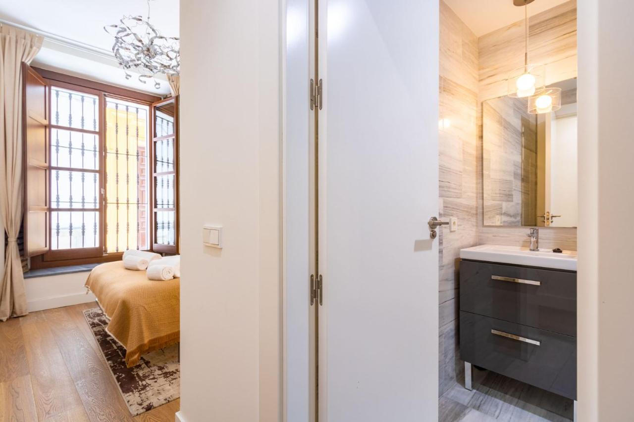 Angeles Santa Cruz Deluxe By Valcambre Apartman Sevilla Kültér fotó